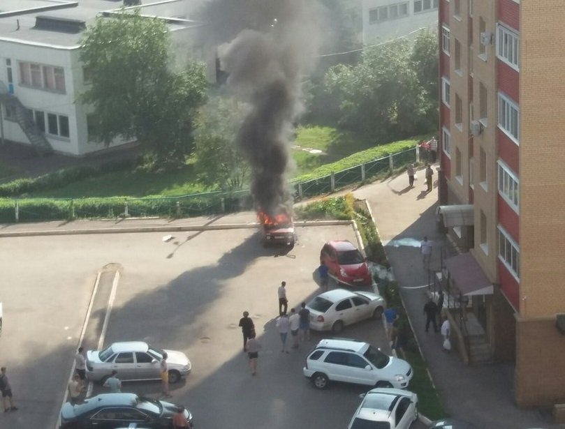 Взрыв в уфе сегодня. Взрыв газового баллона в Уфе. Взрыв машины в Уфе Чернышевского. В автомобиле взорвался газовый баллон.