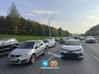 В Уфе на проспекте Салавата Юлаева столкнулись три иномарки